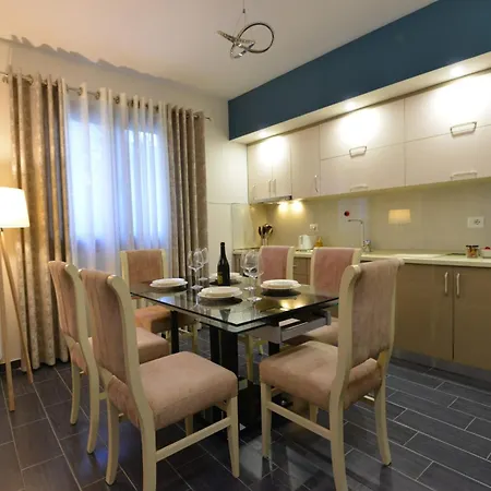 Green Oasis Apartment *