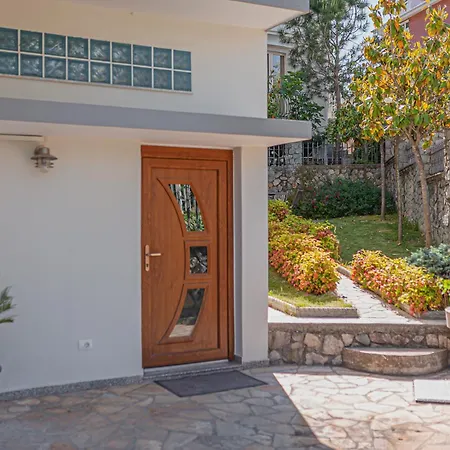 Green Oasis Apartment *